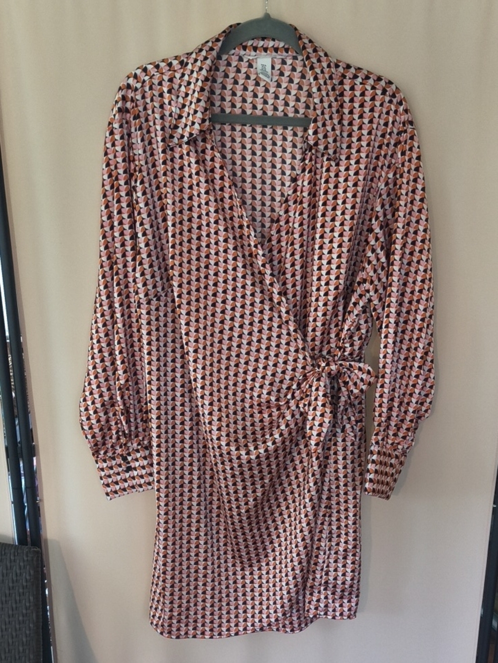 H&M Pink, Black, Orange and Cream Geometric Wrap Dress Size US XL